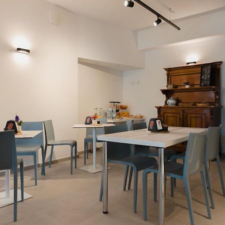Rooms, Affittacamere Maksim Golfo Aranci Buitenkant foto
