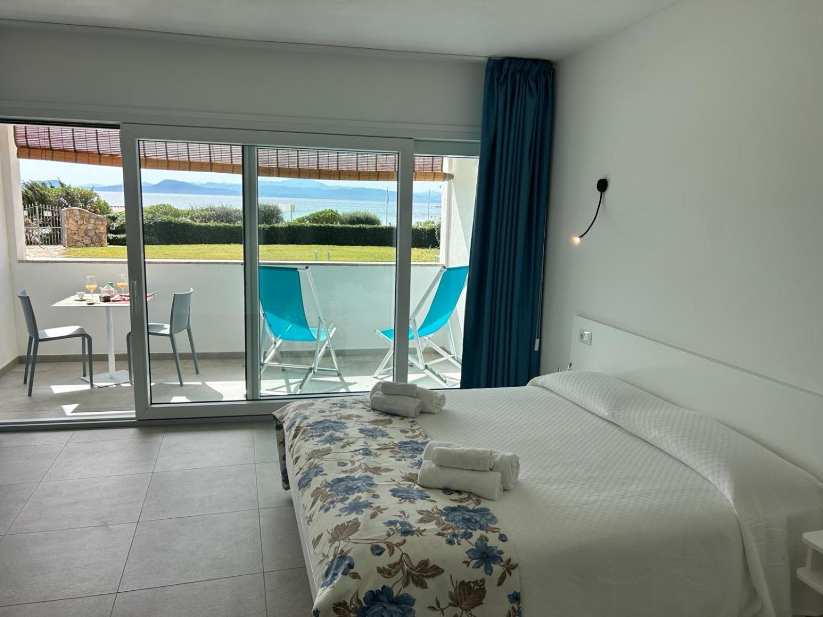 Rooms, Affittacamere Maksim Golfo Aranci Buitenkant foto