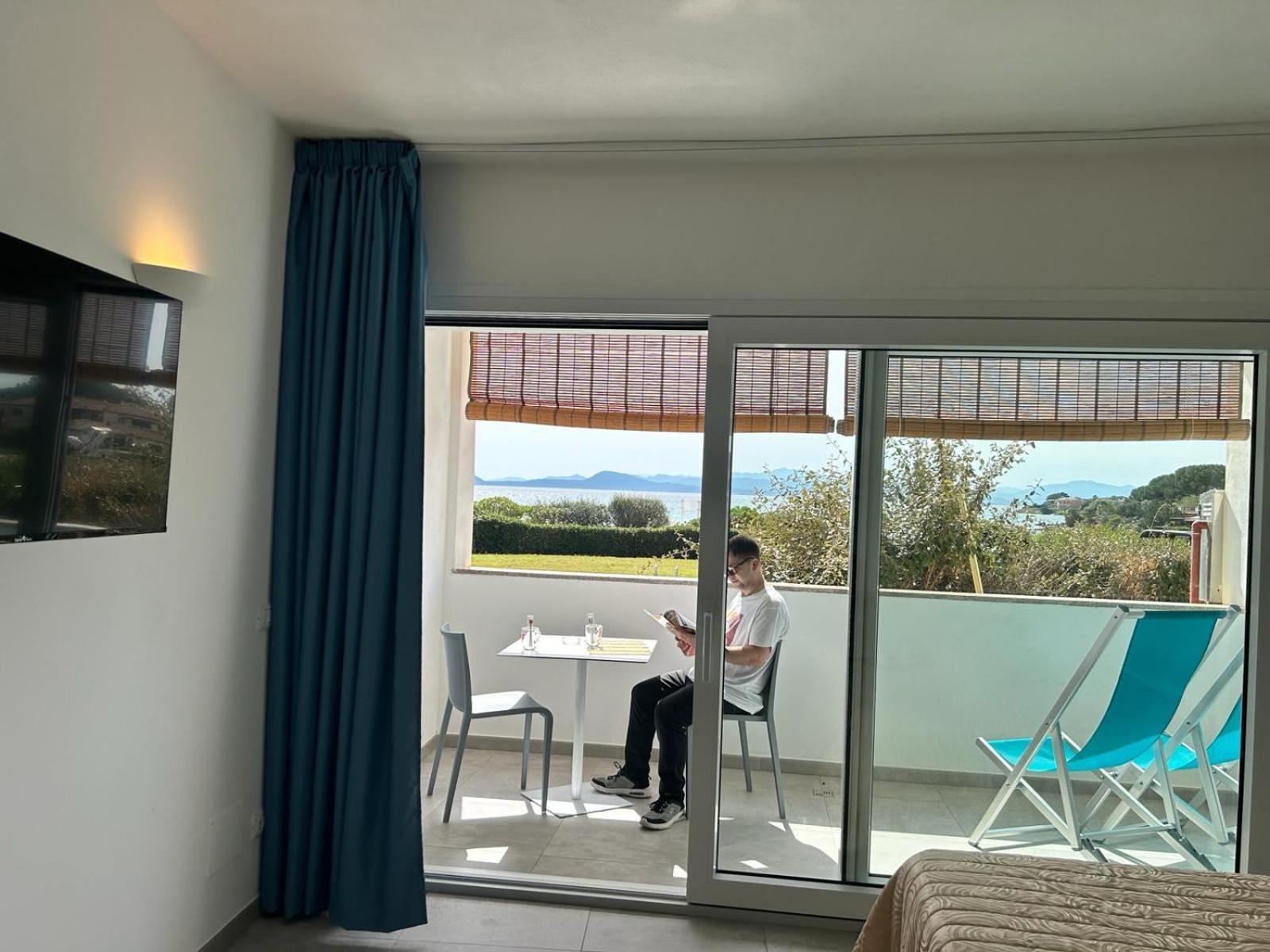 Rooms, Affittacamere Maksim Golfo Aranci Buitenkant foto