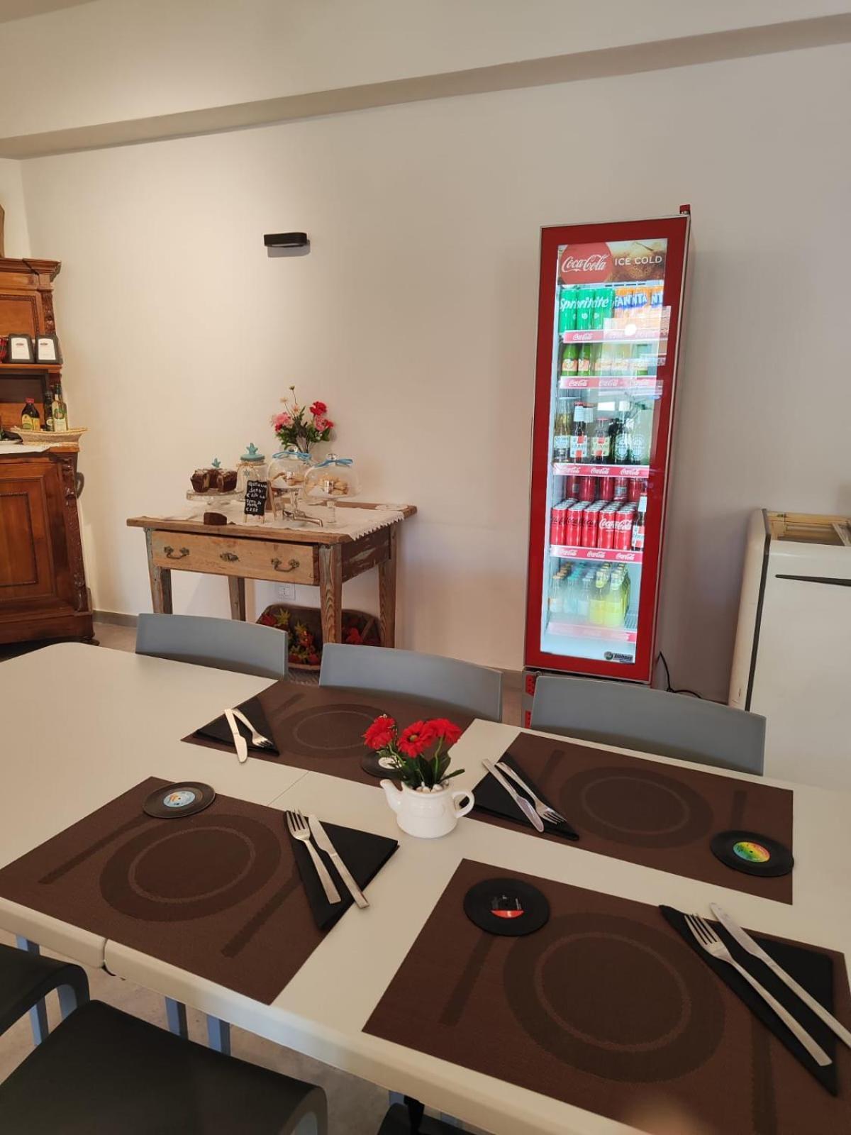 Rooms, Affittacamere Maksim Golfo Aranci Buitenkant foto