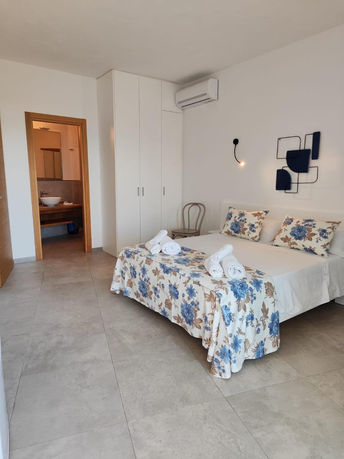 Rooms, Affittacamere Maksim Golfo Aranci Buitenkant foto