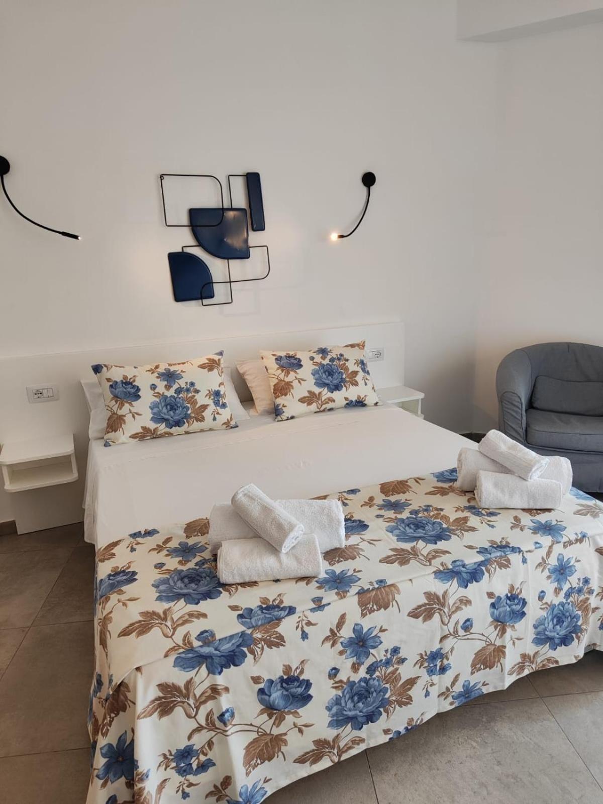 Rooms, Affittacamere Maksim Golfo Aranci Buitenkant foto