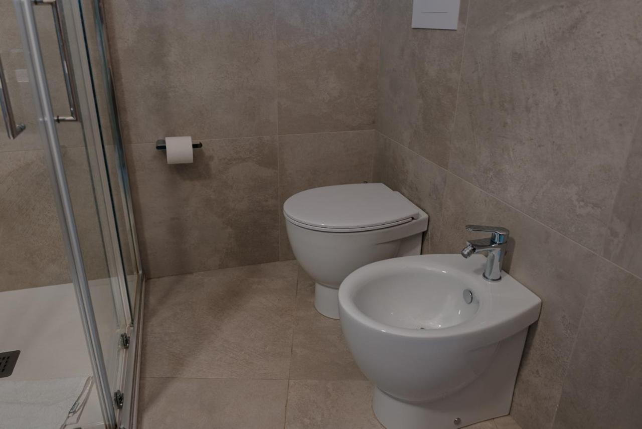 Rooms, Affittacamere Maksim Golfo Aranci Buitenkant foto