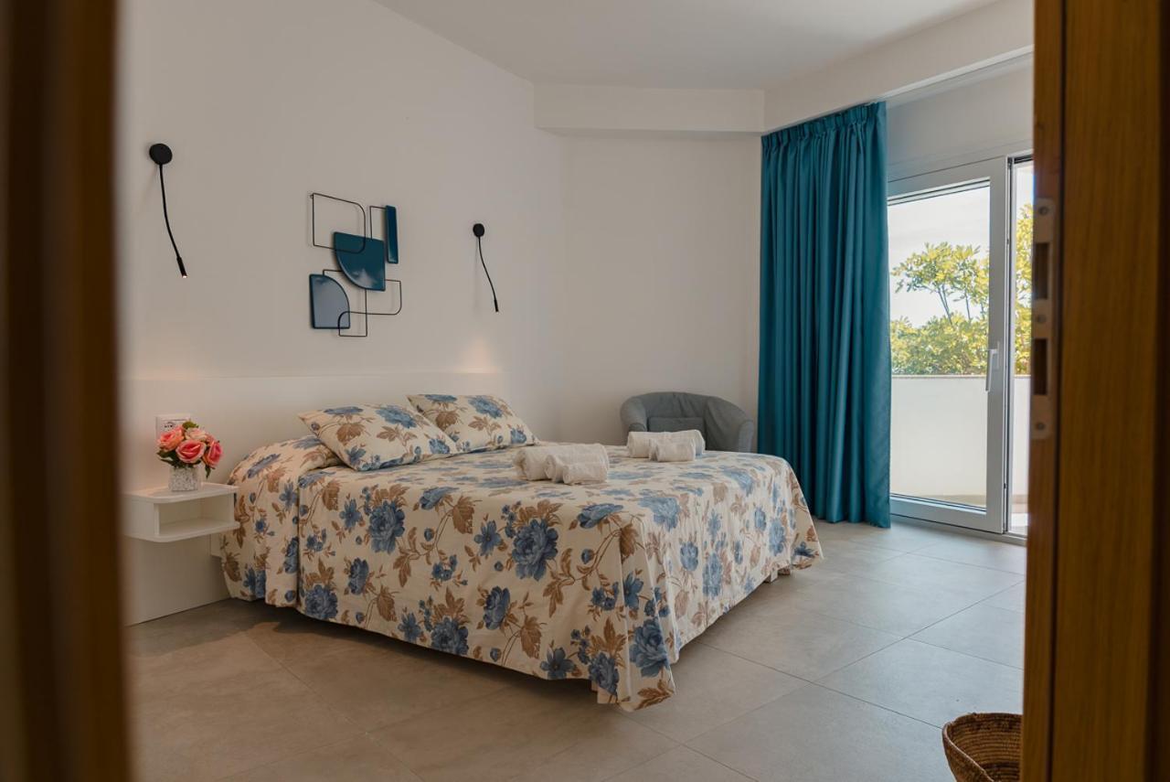 Rooms, Affittacamere Maksim Golfo Aranci Buitenkant foto