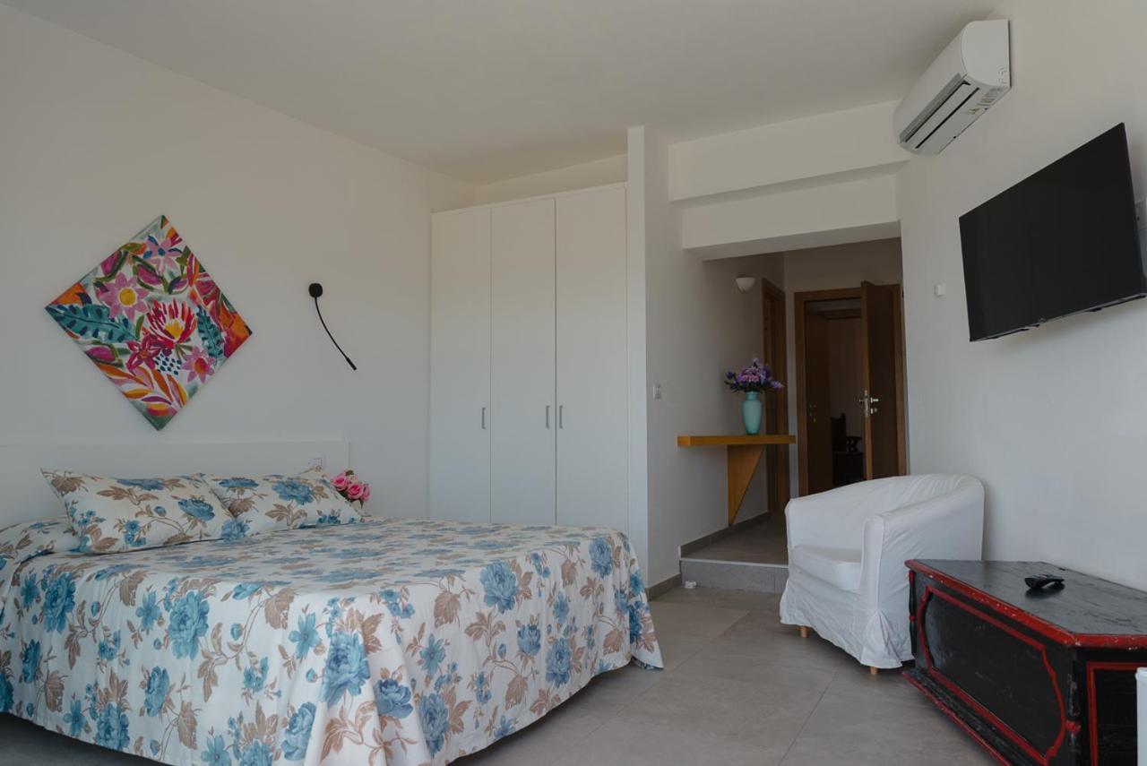 Rooms, Affittacamere Maksim Golfo Aranci Buitenkant foto