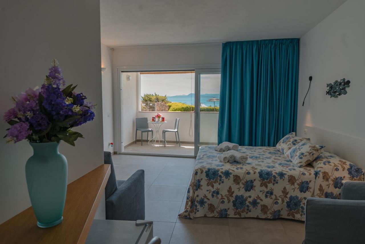 Rooms, Affittacamere Maksim Golfo Aranci Buitenkant foto