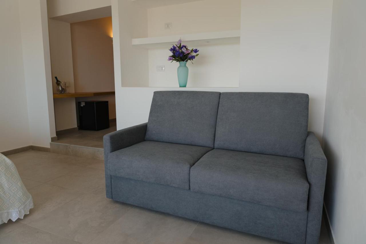 Rooms, Affittacamere Maksim Golfo Aranci Buitenkant foto